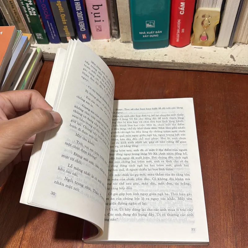 II Văn Học: Trân Trọng Một Con Người Huyền Thoại - Nguyễn Quang Hà - 2003 785616