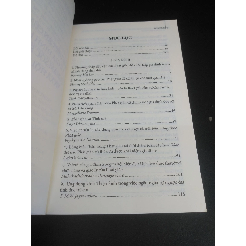Cách tiếp cận của Phật Giáo về gia đình hòa hợp, chăm sóc sức khỏe, xã hội bền vững mới 90% bẩn bìa, ố nhẹ, tróc gáy 2019 HCM2811 Thích Nhật Từ & Thích Đức Thiện TÂM LINH - TÔN GIÁO - THIỀN 918114