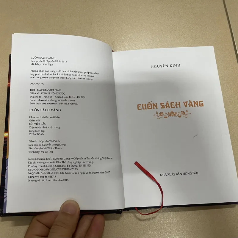 Cuốn sách vàng - Nguyễn Kính (c47) 996601