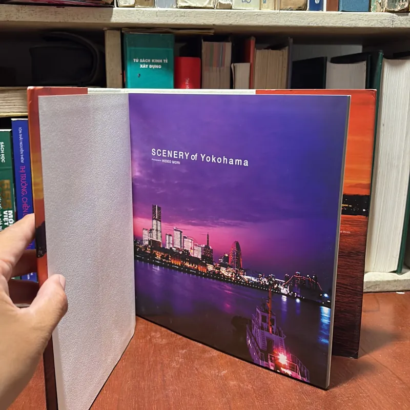 [Sách Tiếng Anh, Bìa Cứng, Khổ Lớn, In Màu] - II SCENERY OF YOKOHAMA - HIDEO MORI 798044