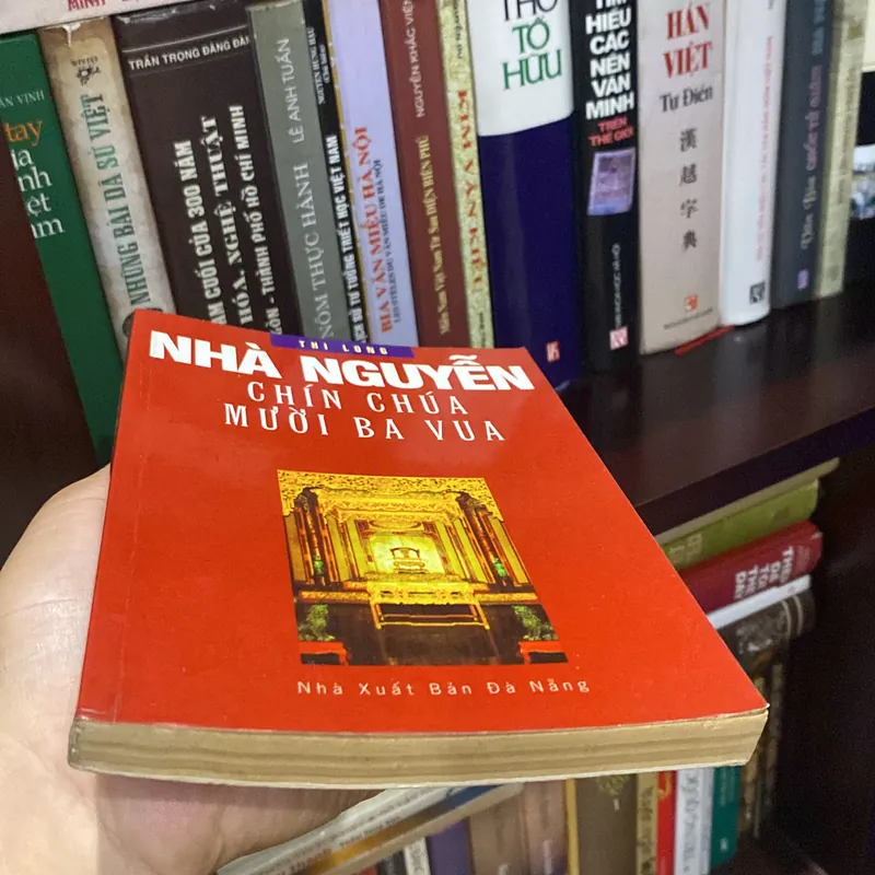 NHÀ NGUYỄN - CHÍN CHÚA, MƯỜI BA VUA (XB 2002) 699282