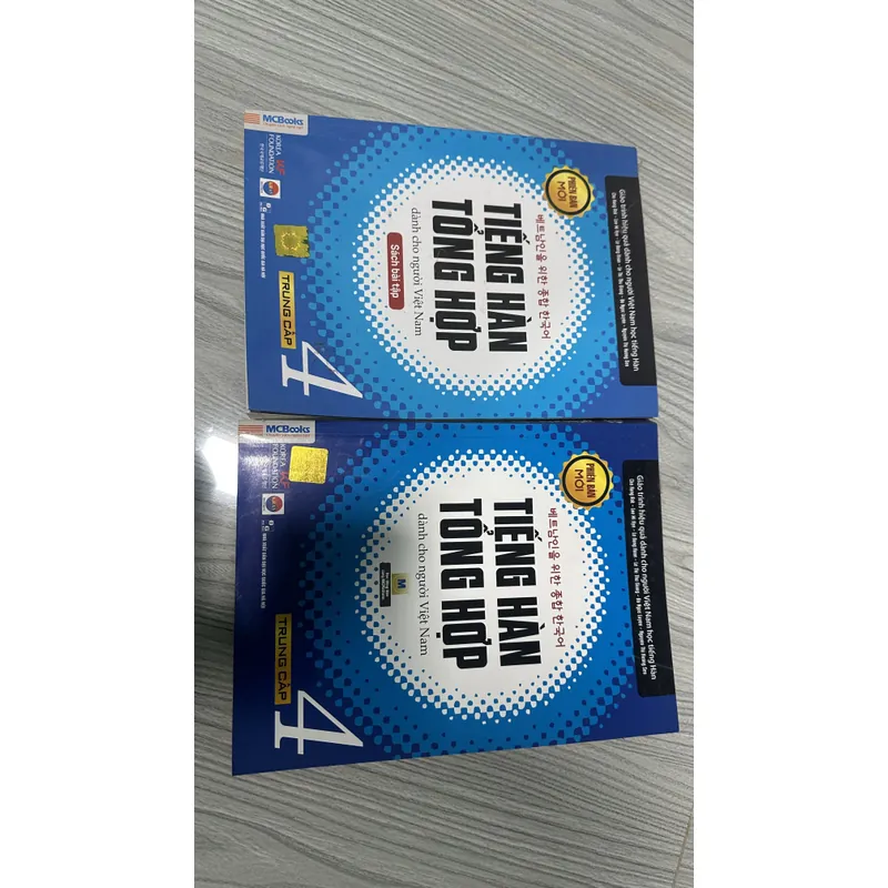 Tiếng Hàn Tổng hợp 4 + Sách Bài tập 718649