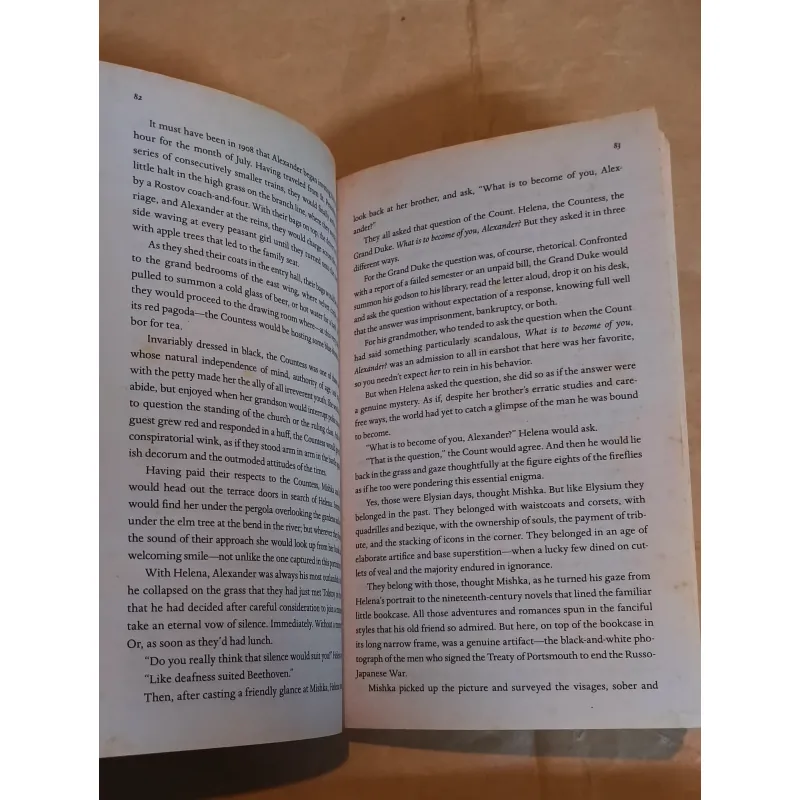 A Gentleman in Moscow - Amor Towles 1025140