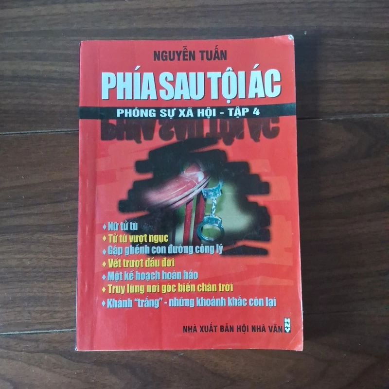 Phía sau tội ác 524629