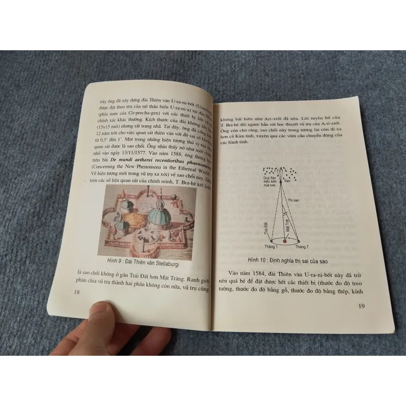 TRUYỆN KỂ VỀ CÁC NHÀ THIÊN VĂN HỌC TẬP HAI 719846