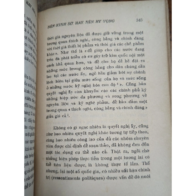 NÊN KINH SỢ HAY NÊN HY VỌNG - TIBOR MENDE ( BẢN DỊCH CỦA TAM ÍCH ) 301160