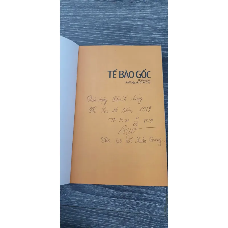 Tế bào gốc - bí mật của suối nguồn tươi trẻ (Có chữ ký dịch giả), Mới 90% (TrieuL) 40314