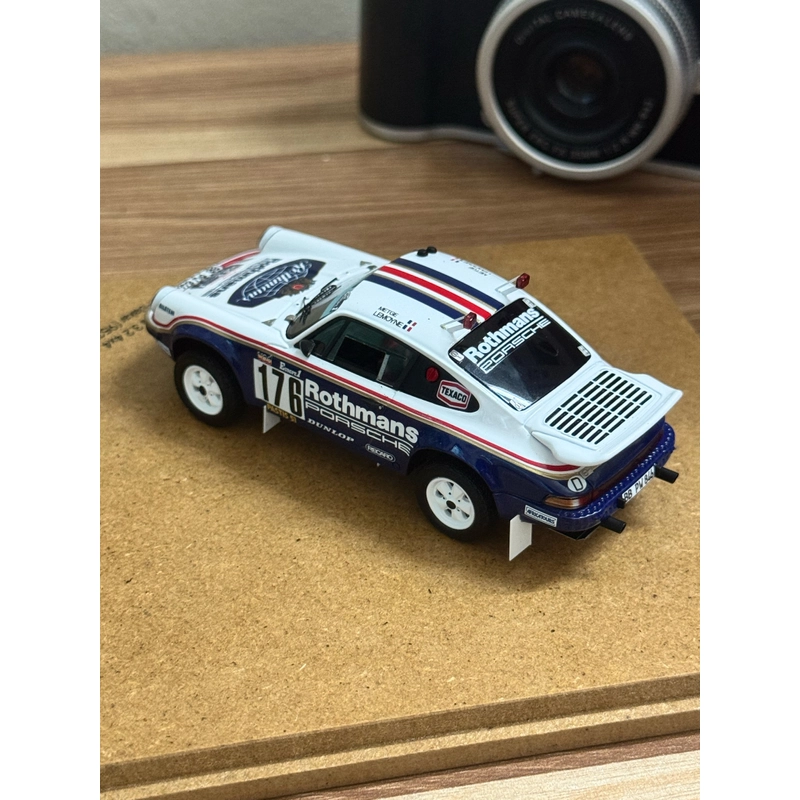 Mô hình xe Porsche 911 Dakar Rally Rothmans chính hãng 537211