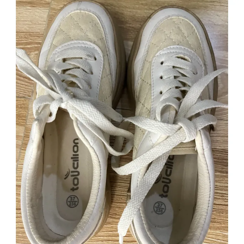 Giày thể thao màu be size 37 tặng kèm vớ trắng 595409