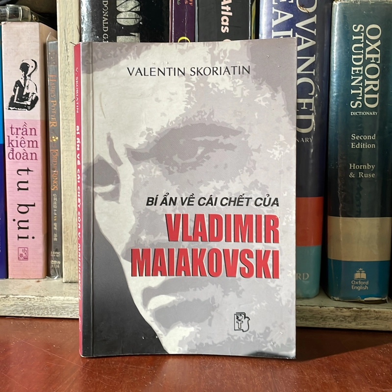 Văn Học Nước Ngoài: Bí Ẩn Về Cái Chết Của Vladimir Maiakovski - Valentin Skoriatin - 2002 543117