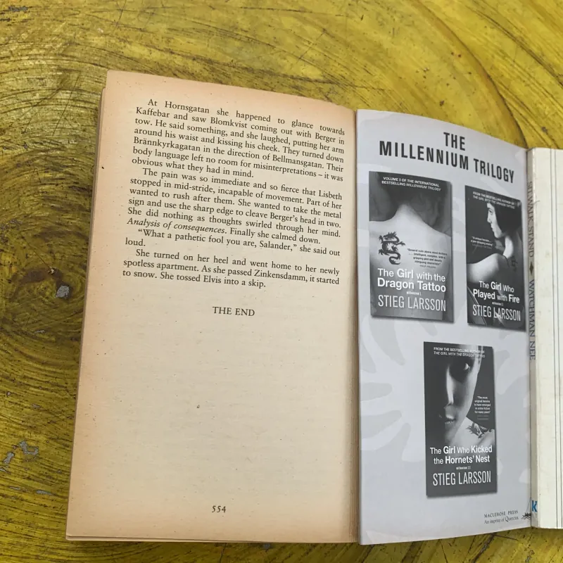 COMBO THE GIRL WITH THE DRAGON TATTOO & SIT, WALK, STAND 762281