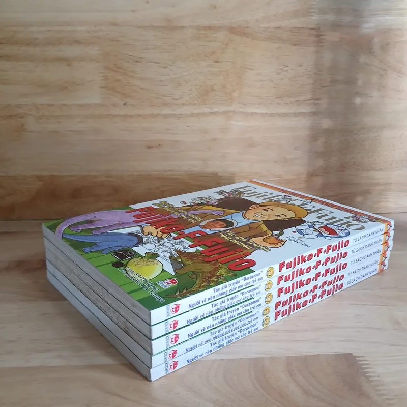Fujiko F Fujio - Người Vẽ Nên Những Giấc Mơ Cho Trẻ Em (Mộc Dấu Sách Tặng NXB Kim Đồng) 1052850