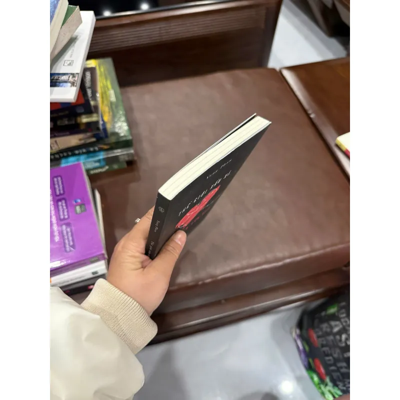 THẾ GIỚI XẤU XÍ, VỚI ANH EM VẪN ĐẸP – YANG PHAN- K3 1011304