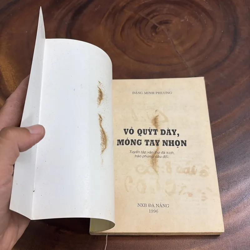 II Văn Thơ Đả Kích, Trào Phúng, Câu Đối: Vỏ Quýt Dày, Móng Tay Nhọn - Đặng Minh Phương 999187