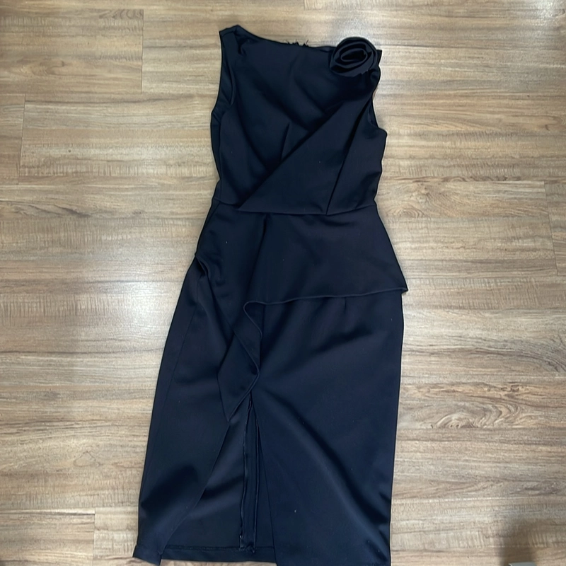 Đầm nữ xẻ trước, che bụng. Tôn dáng, sz S,M 46-49kg màu đen  506095
