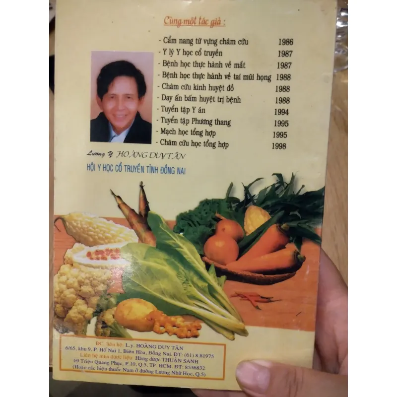 sách "Bệnh thường gặp thuốc dễ tìm" của Lương y Hoàng Duy Tân. 
 929493
