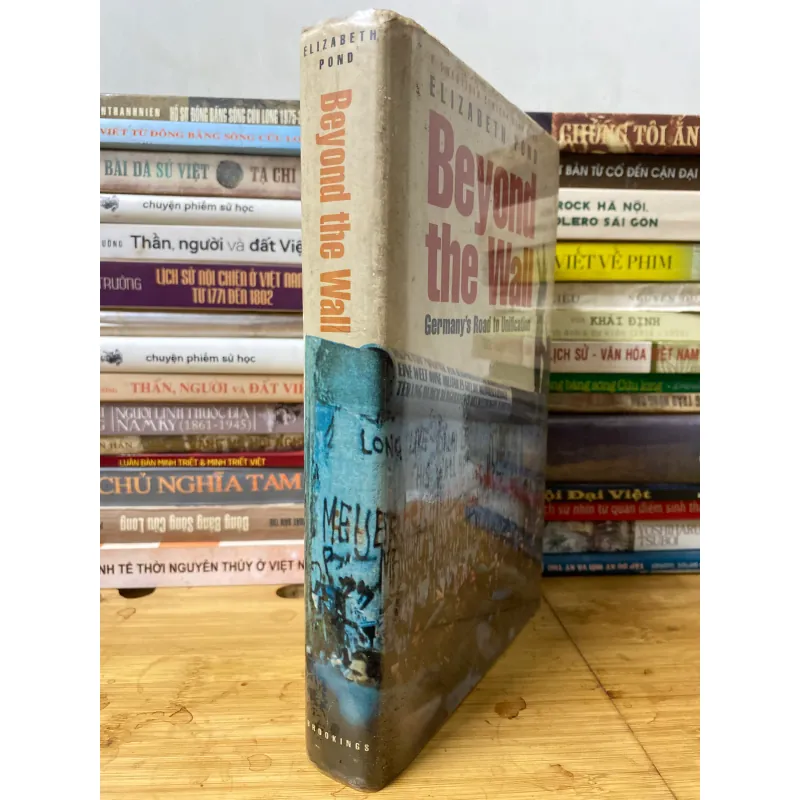 Sách cũ: Beyond the Wall:Germany’s Road to Unification - Elizabeth Pond 957865