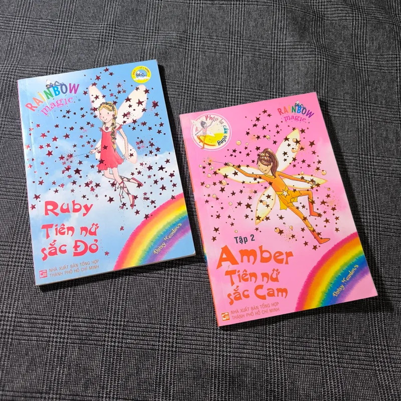 (Combo 2 cuốn Rainbow Magic) Ruby Tiên nữ sắc Đỏ (tập 1) + Amber Tiên nữ sắc Cam (tập 2) 697736