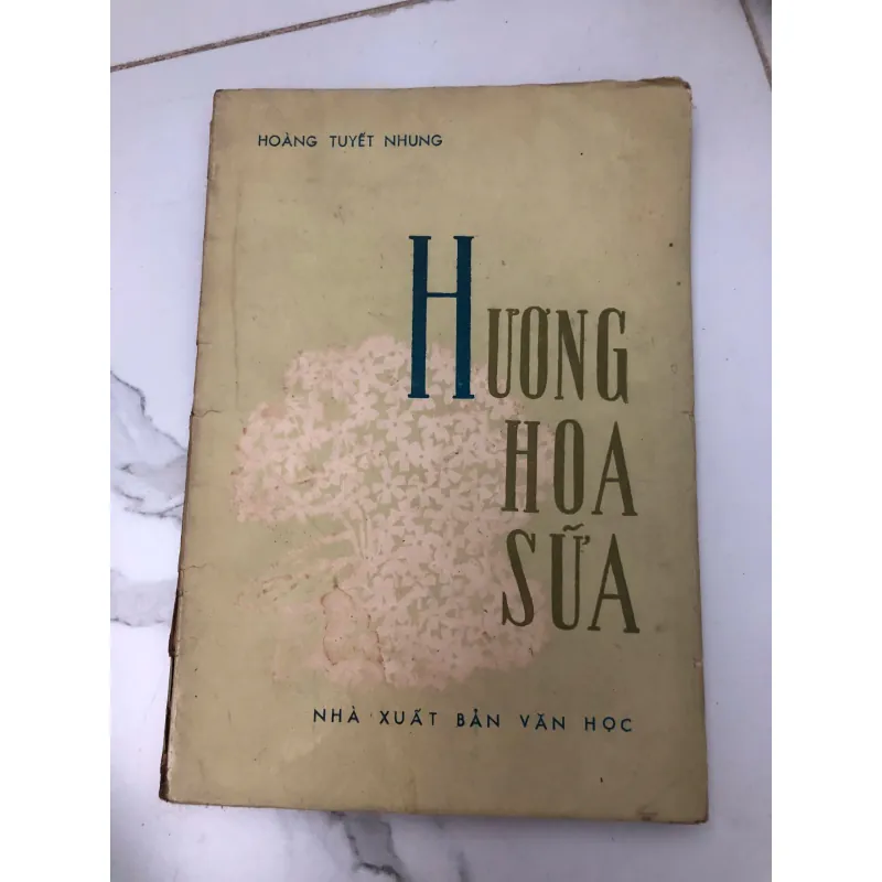 HƯƠNG HOA SỮA - HOÀNG TUYẾT NHUNG (NXB Văn Học) ( CÓ CHỮ KÝ TÁC GIẢ) 599263