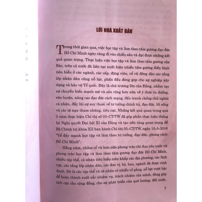 Những tấm gương bình dị mà cao quý  607826
