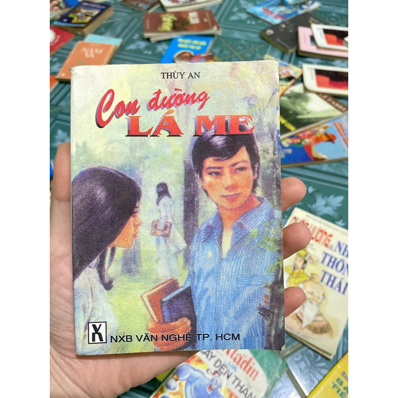 Con đường lá me 329602