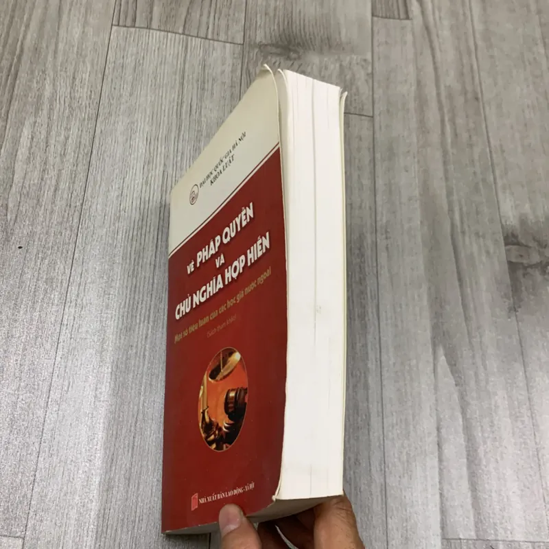 Về pháp quyền và chủ nghĩa hợp hiến, một số tiểu luận của các học giả nước ngoài. 3a5 717399