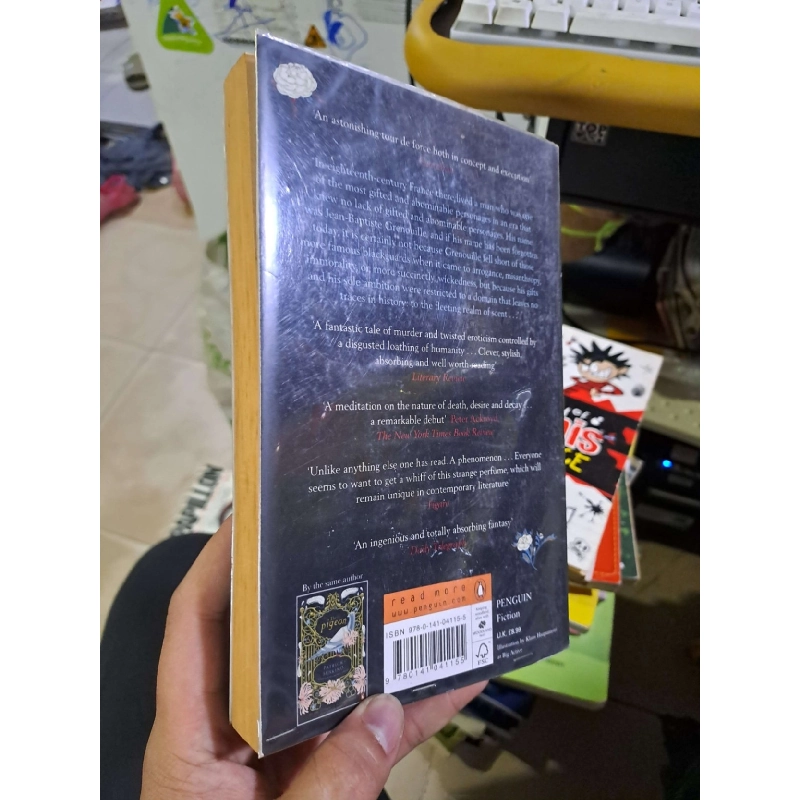 Perfume the story of a murderer mới 80% có viết vài trang đầu ENGLISH BOOKS HCM1809 923769