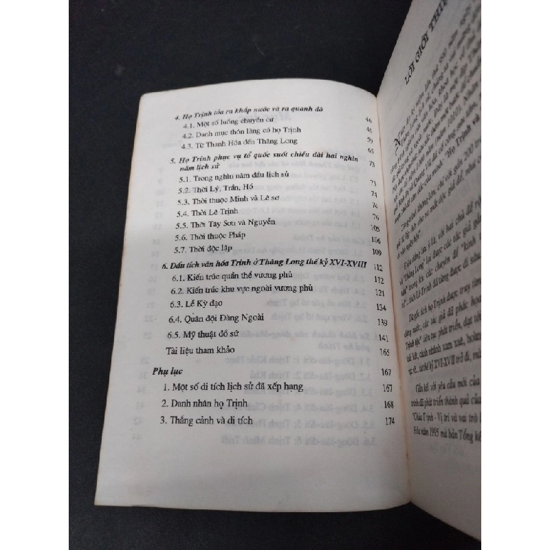 Họ Trịnh và Thăng Long mới 80% bẩn bìa, ố, có chữ ký 2000 HCM1710 Bình Di và Quang Vũ LỊCH SỬ - CHÍNH TRỊ - TRIẾT HỌC 303242