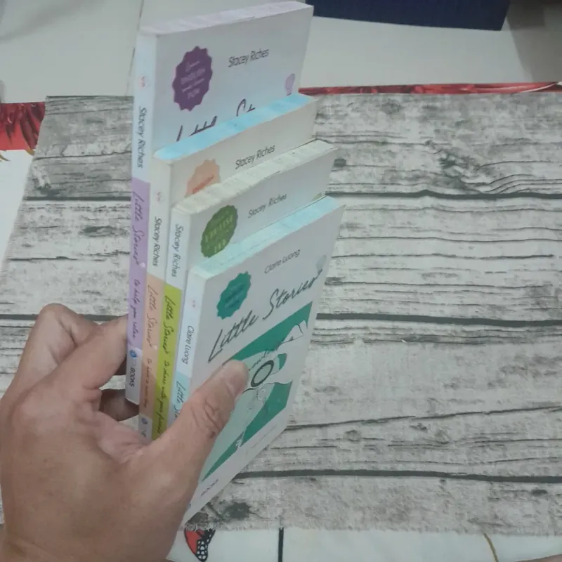 4 cuốn sách học từ vựng tiếng Anh. Little stories theo chủ đề 604445