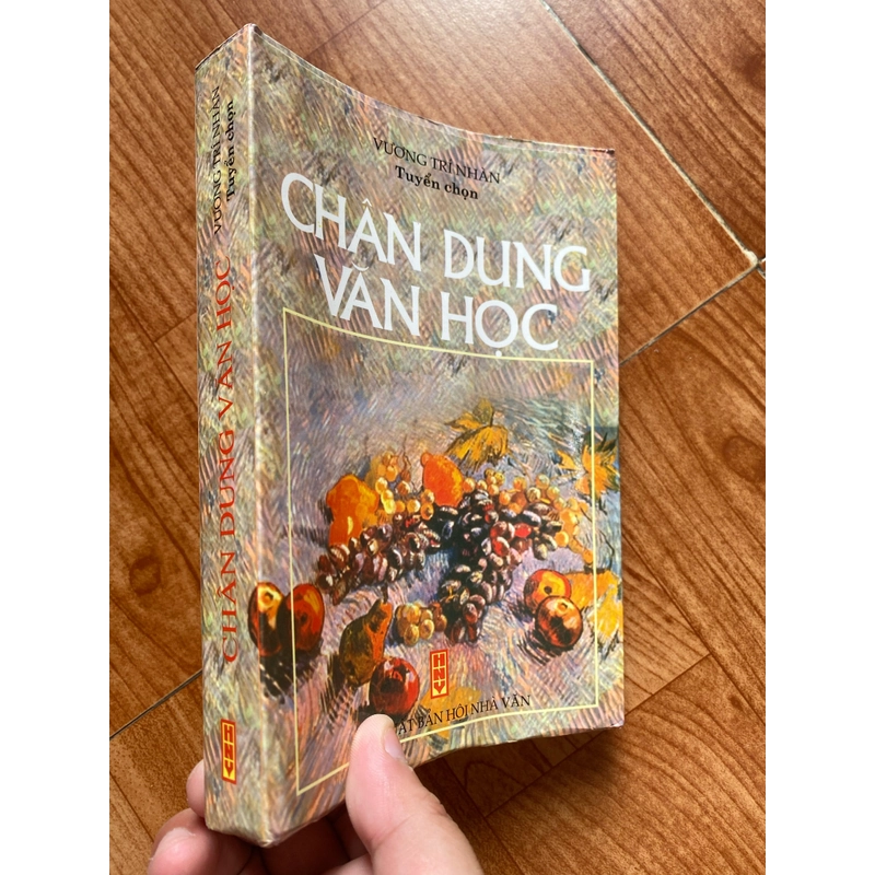 CHÂN DUNG VĂN HỌC  501372