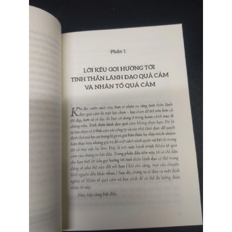 The hero factor các nhà lãnh đạo vĩ đại thay đổi tổ chức và tạo nên văn hóa năm 2021 mới 90% bẩn nhẹ HCM2902 kỹ năng quản trị 75051