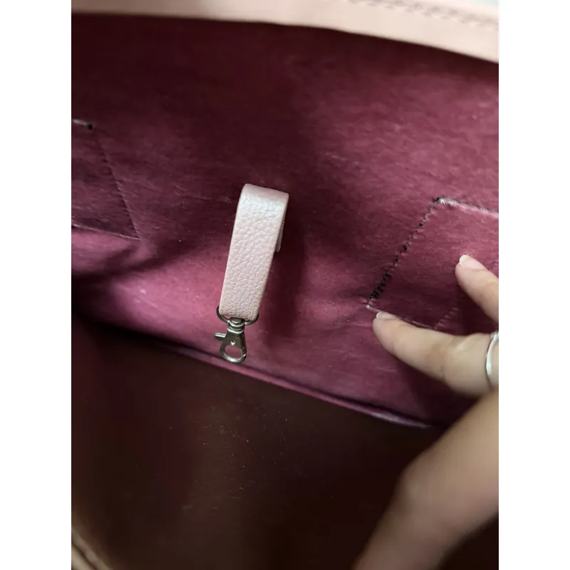 Túi NGAOS, đựng vừa laptop, mới dùng 1-2 lần, màu hồng đen, không chỉ thừa, thêu đẹp 722409