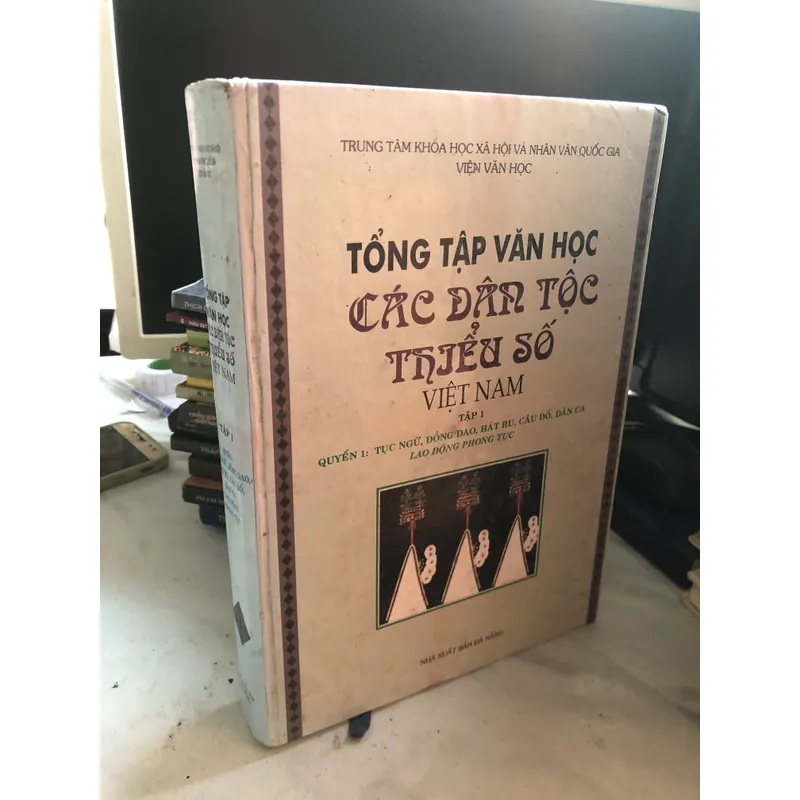 Tổng tập văn học các dân tộc thiểu số Việt Nam tập 1 - quyển 1 711640