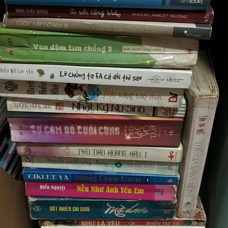Sách ngôn tình, tản văn decor (10kg) 682537
