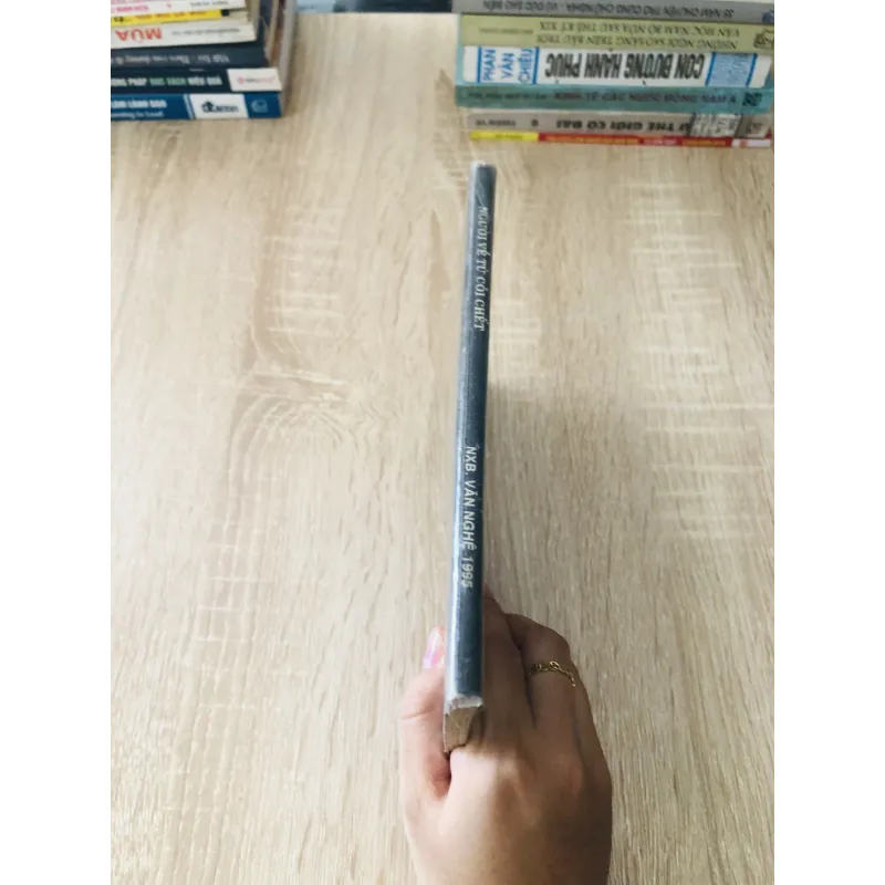 NGƯỜI VỀ TỪ CÕI CHẾT  1024347