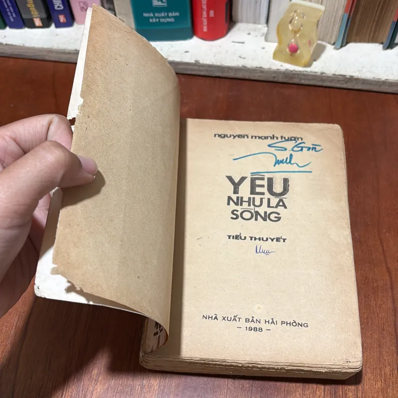 II Tiểu Thuyết: Yêu Như Là Sống - Nguyễn Mạnh Tuấn - 1988 781596