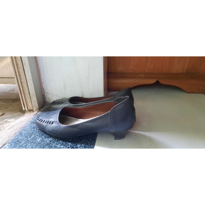 Lô giày second hand 12 đôi. Trong đó có 6 đôi bằng da thật 69027