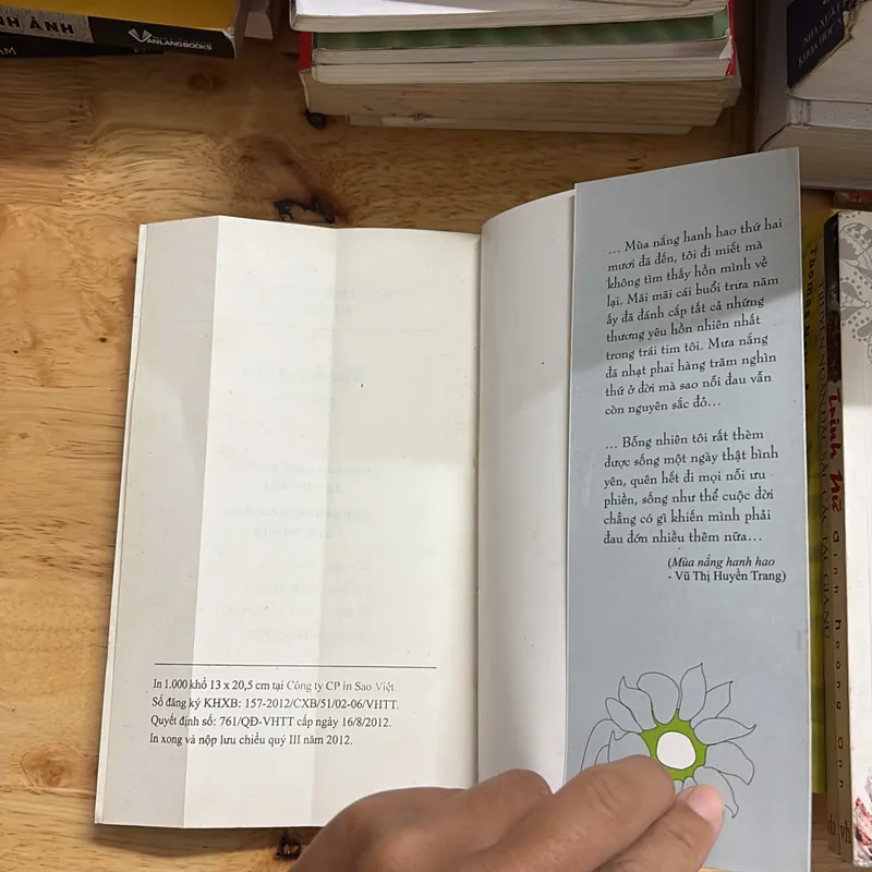 II Tập Truyện Ngắn: Mùa Đi Qua Mùa - Nhiều Tác Giả - 2012 697209