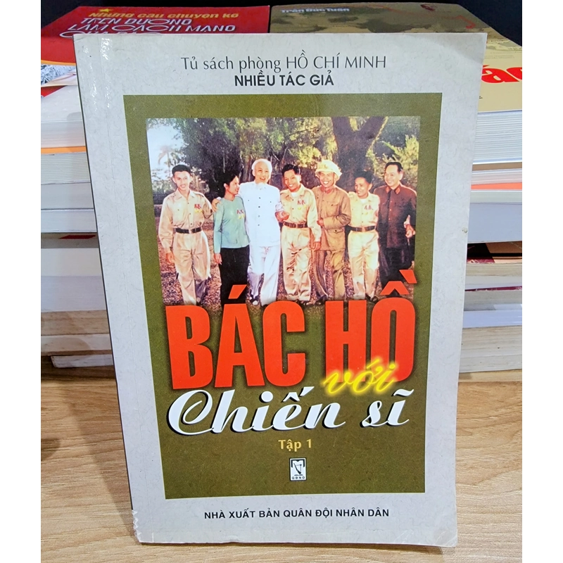 Bác Hồ với chiến sĩ 546578