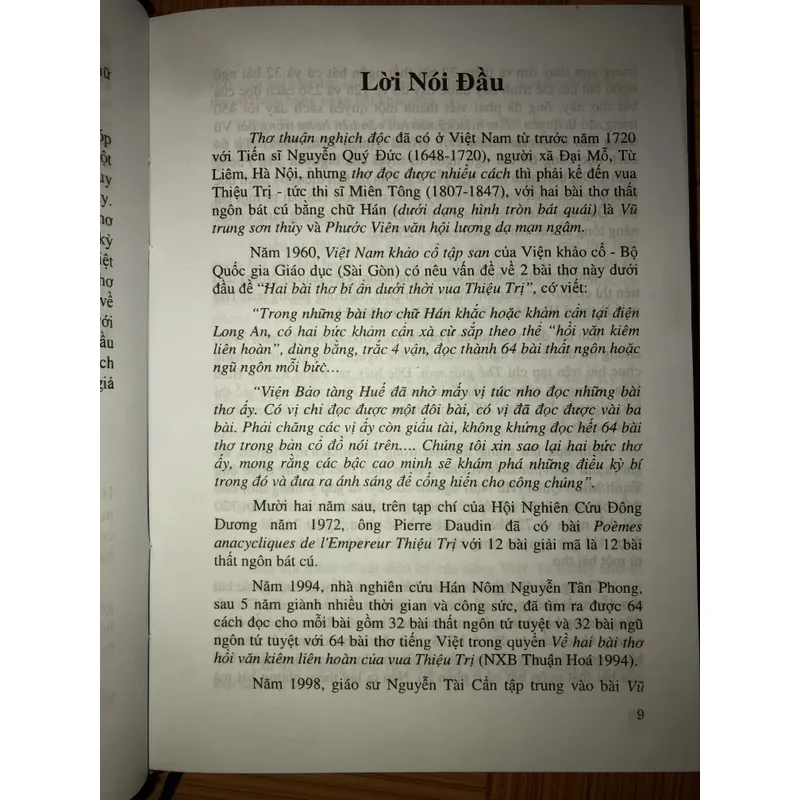 Bìa thơ Vịnh Kiều độc đáo - Và cách làm thơ thuận nghịch độc 603858