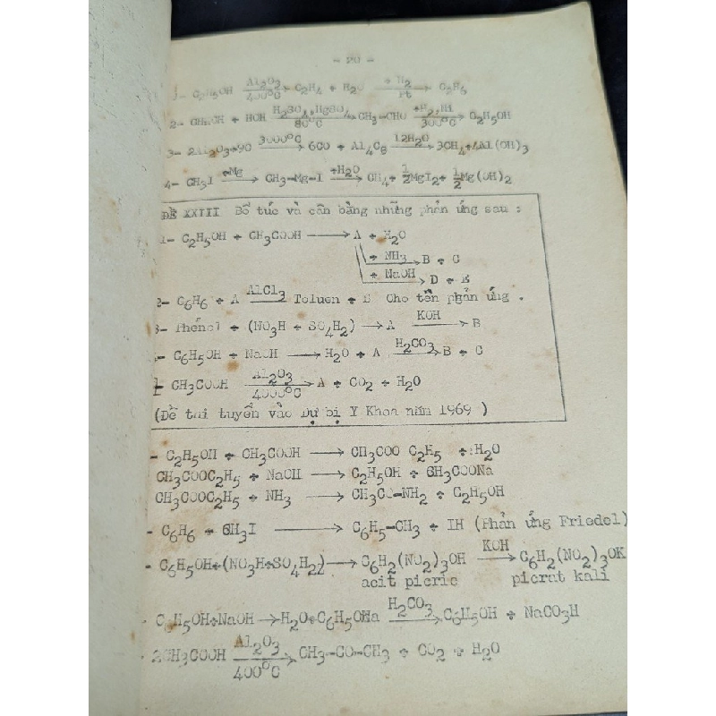 Hoá học luyện thi vào các lớp dự bị y khoa và nông lâm súc 588835