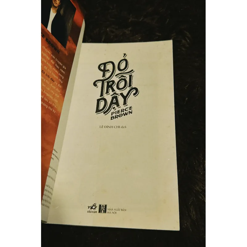 Đỏ trỗi dậy 701943