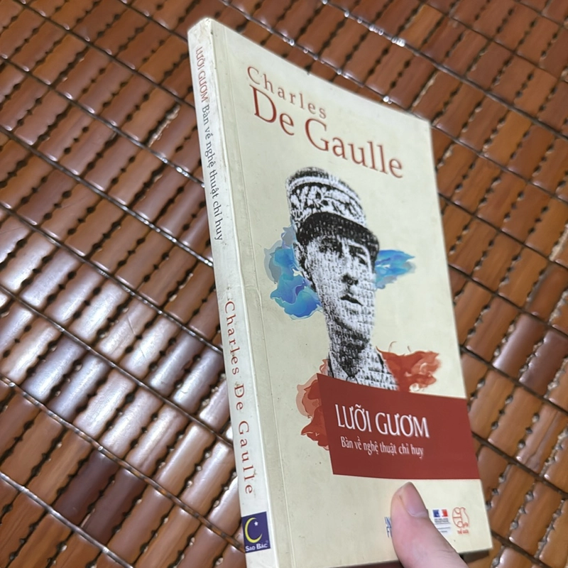 Lưỡi gươm bàn về nghệ thuật chỉ huy - Charles De Gaulle 537893