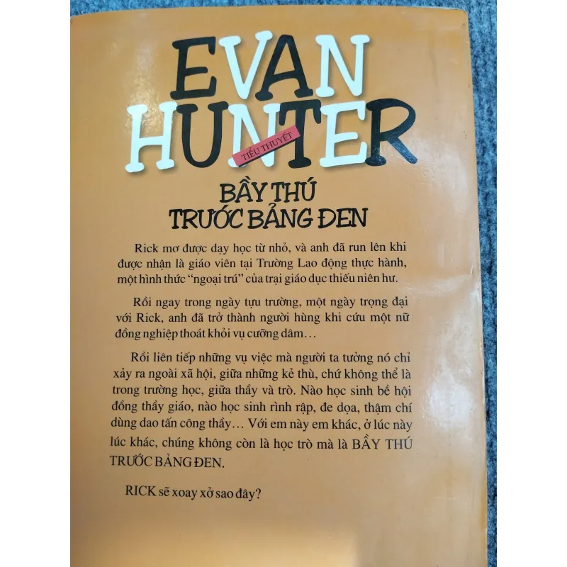 BẦY THÚ TRƯỚC BẢNG ĐEN - EVAN HUNTER 574307