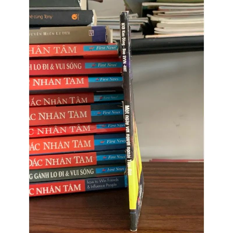 Một ngày với người ngoài Trái Đất- NXB Kim Đồng 702200