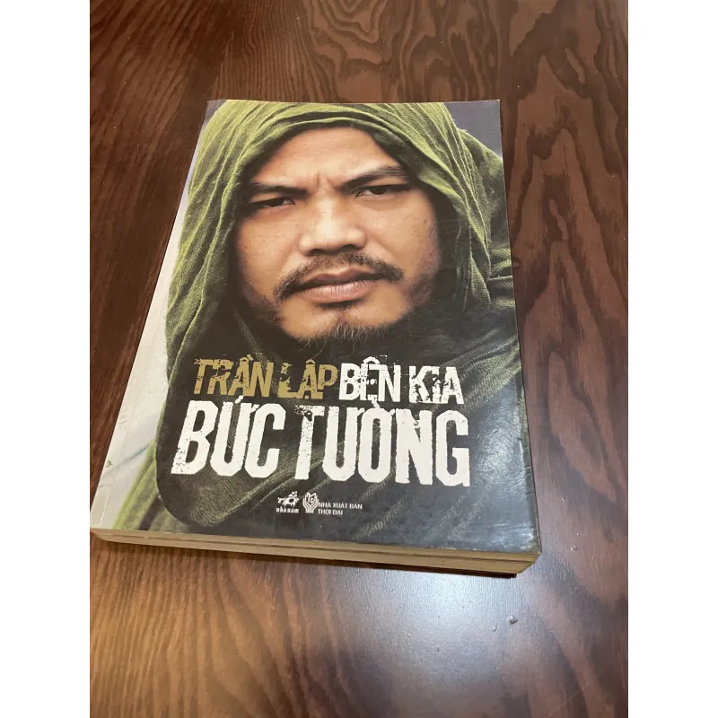 Bên kia Bức tường - Trần Lập 1006956