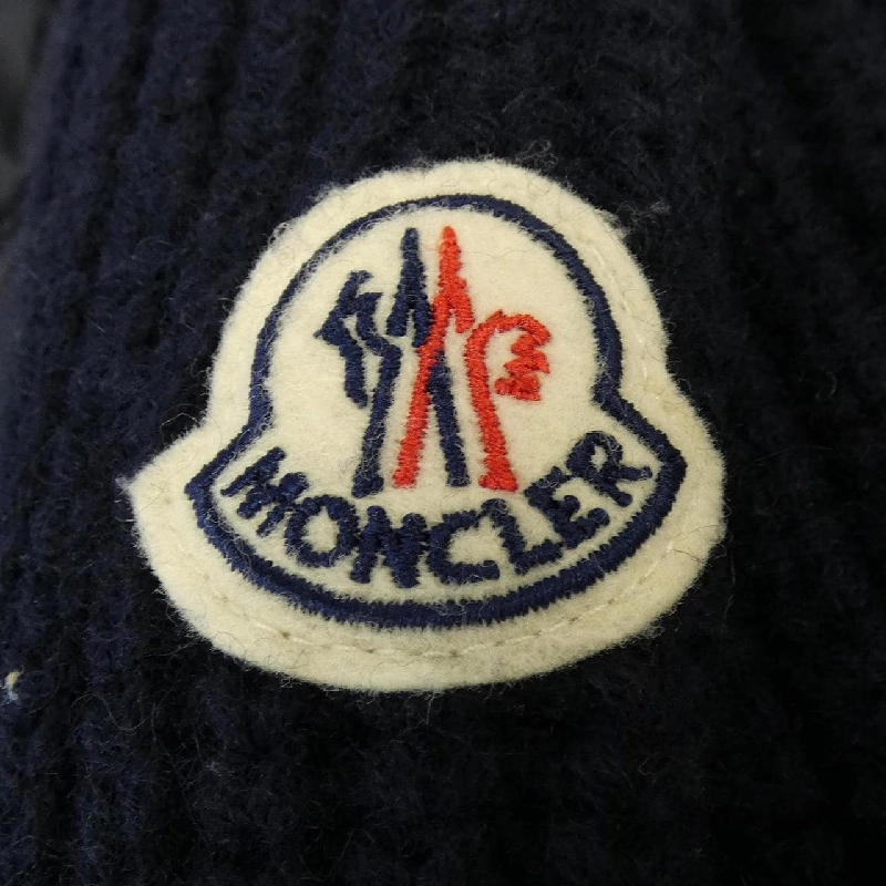 Moncler MONCLER F20939B51800 Áo khoác lông 628156