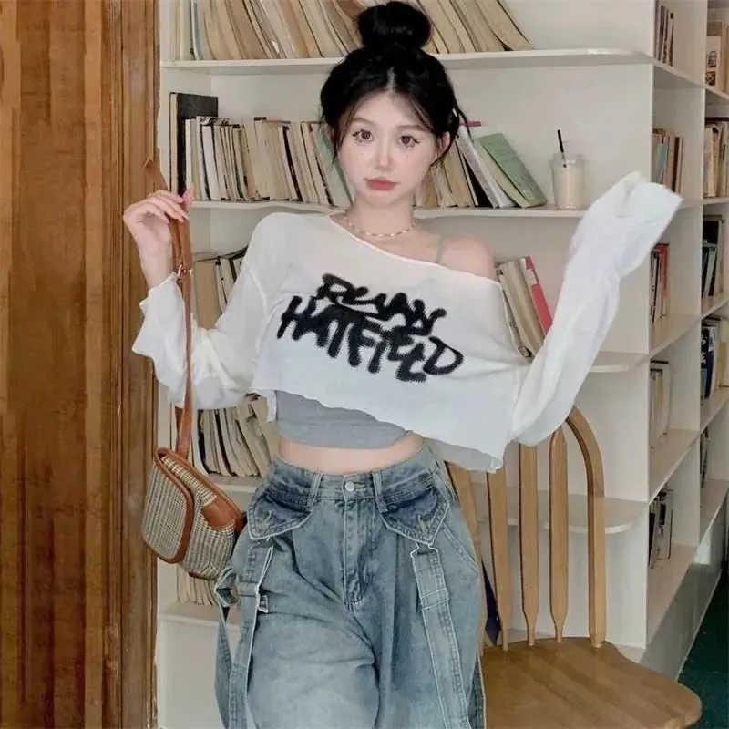 Set áo thun giấy tay dài in chữ kèm áo 2 dây xám 1004379