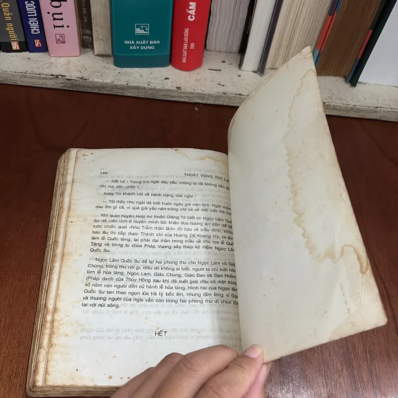 II Sách Phật Giáo: Thoát Vòng Tục Luỵ - Quảng Độ (Dịch Giả) - PL. 2521 • 1977 631392