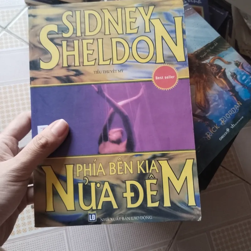 Phía bên kia nửa đêm  560493